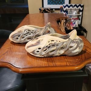 Yeezy foam rnnr - Size 8